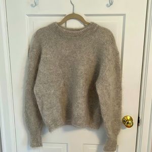 Never worn, super soft sweater from Wilfred 🩶
